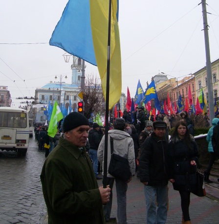 Мрію, щоб всі українці стояли під одним прапором, як цей чоловік!