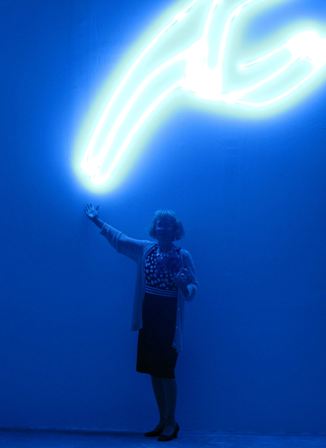 Stepan Ryabchenko / «The blessing hand», installation, neon, 2012-2013. Мистецький Арсенал