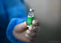 Європа обмежує вакцинацію від AstraZeneca, а Канада переконує в її безпечності