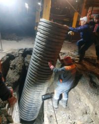 За минулу ніч фахівці Чернівціводоканалу збудували каналізаційний колодязь у центрі міста